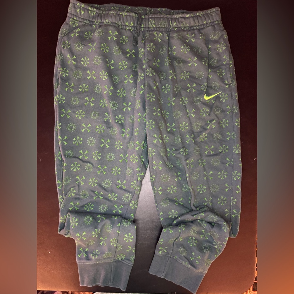 Men Nike Sportswear Club Fleece Joggers All Over Print Monogram Green